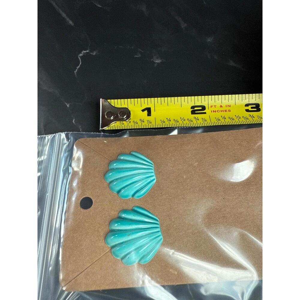 Vintage Plastic Sea Life Polymer Clay Clam  Shell Studs Earrings 1in - Picture 6 of 6